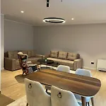 Апартаменты Moaline Apartments, Free Parking